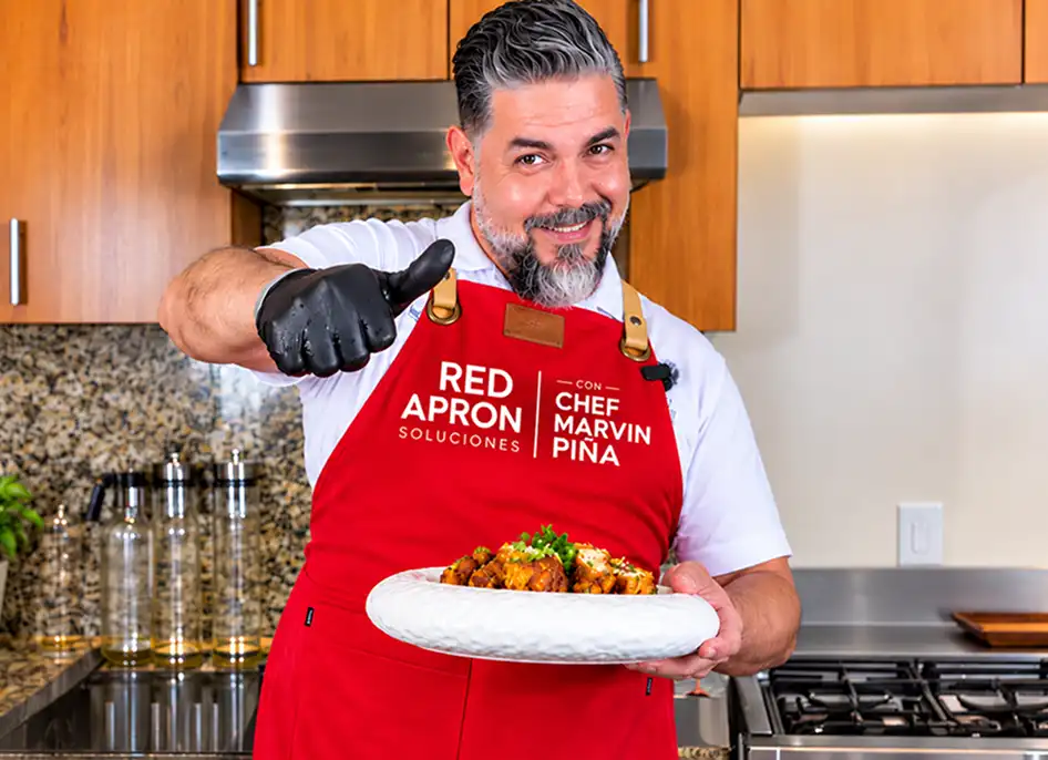 Chef Marvin preparando comida